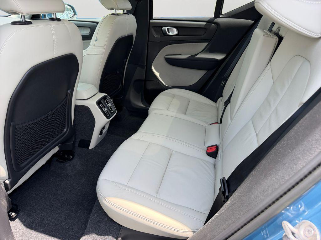 2023 Volvo XC40 B5 PLUS BRIGHT THEME — миниатюра 12