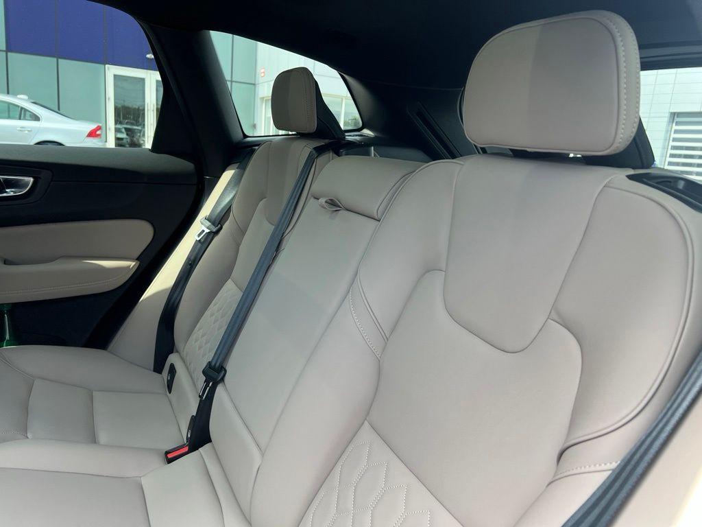 صورة مصغرة 12 لـ 2026 Volvo XC60 B5 CORE