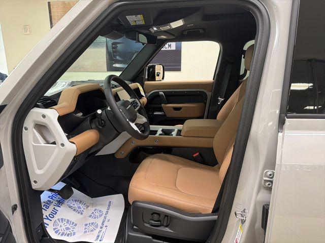 2026 LAND Rover DEFENDER X-DYNAMIC SE — фото 7