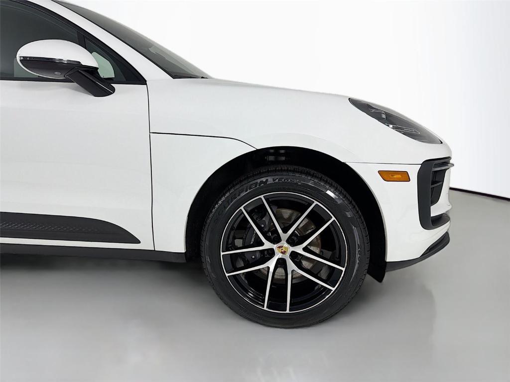 2023 Porsche MACAN T — миниатюра 28
