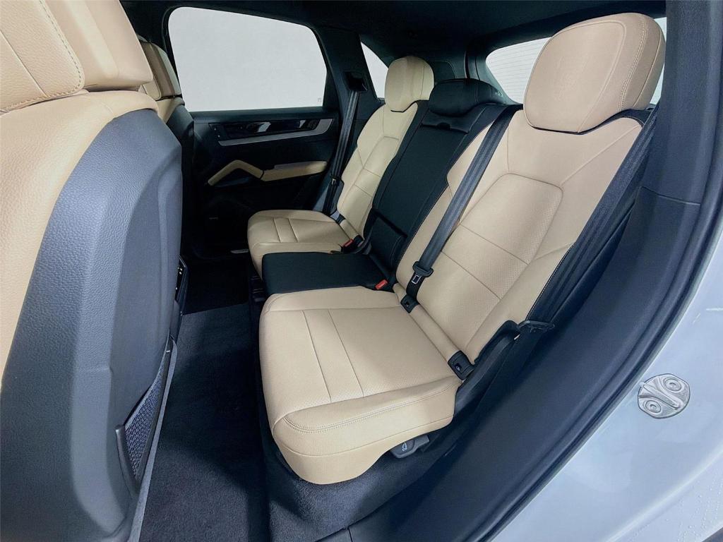 2026 Porsche CAYENNE BASE 缩略图 19