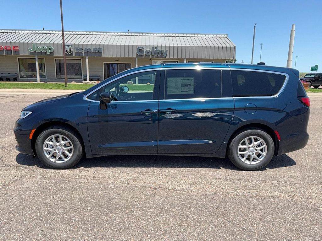New 2025 Chrysler Pacifica L