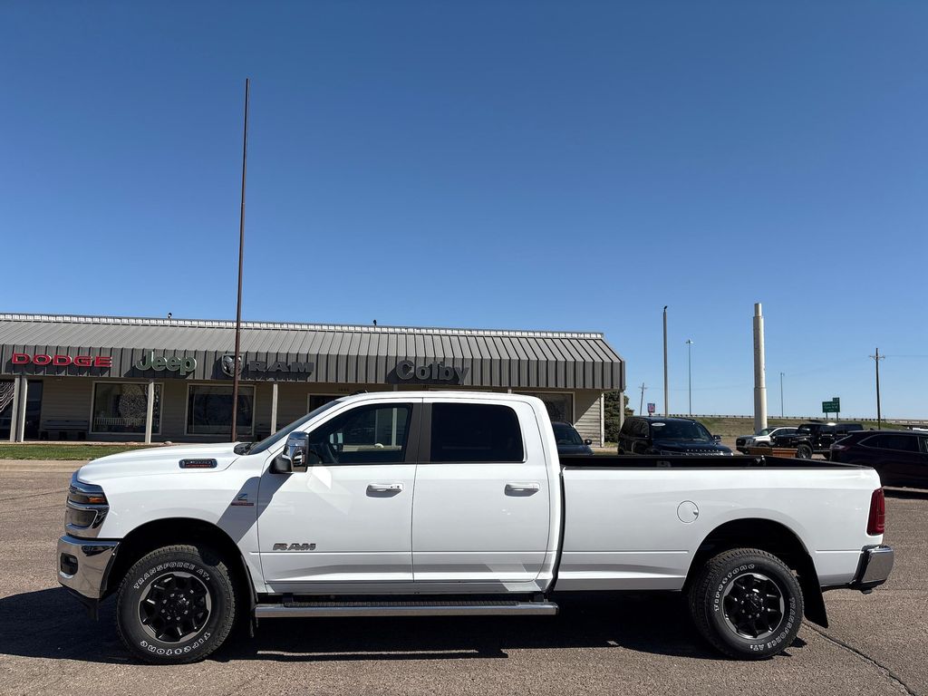 New 2025 RAM 2500 Laramie Crew Cab 4x4 8' Box