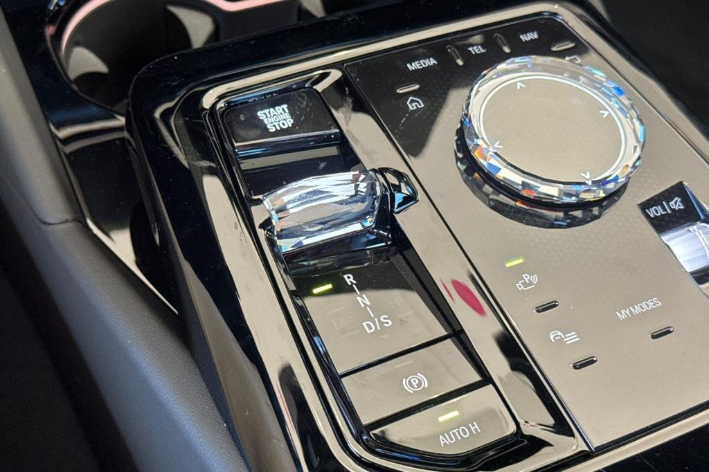 2027 BMW 530 I — миниатюра 16