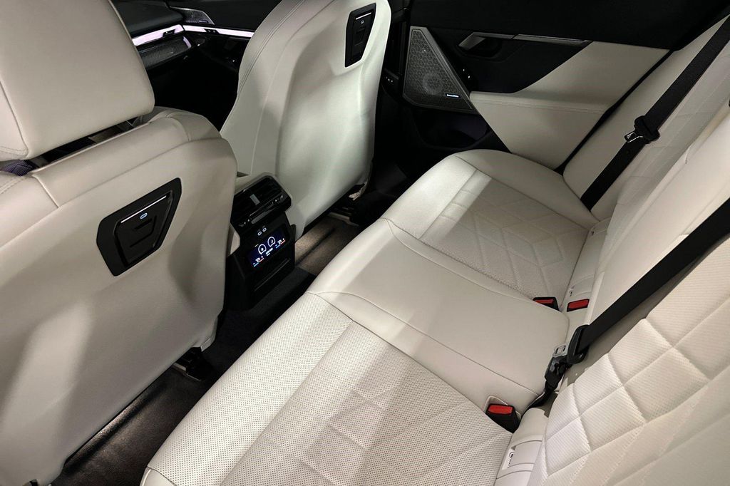 2027 BMW 530 I thumbnail 26