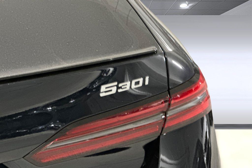 2027 BMW 530 I thumbnail 25