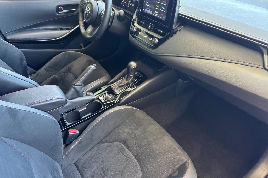 صورة مصغرة 32 لـ 2025 Toyota GR COROLLA PREMIUM