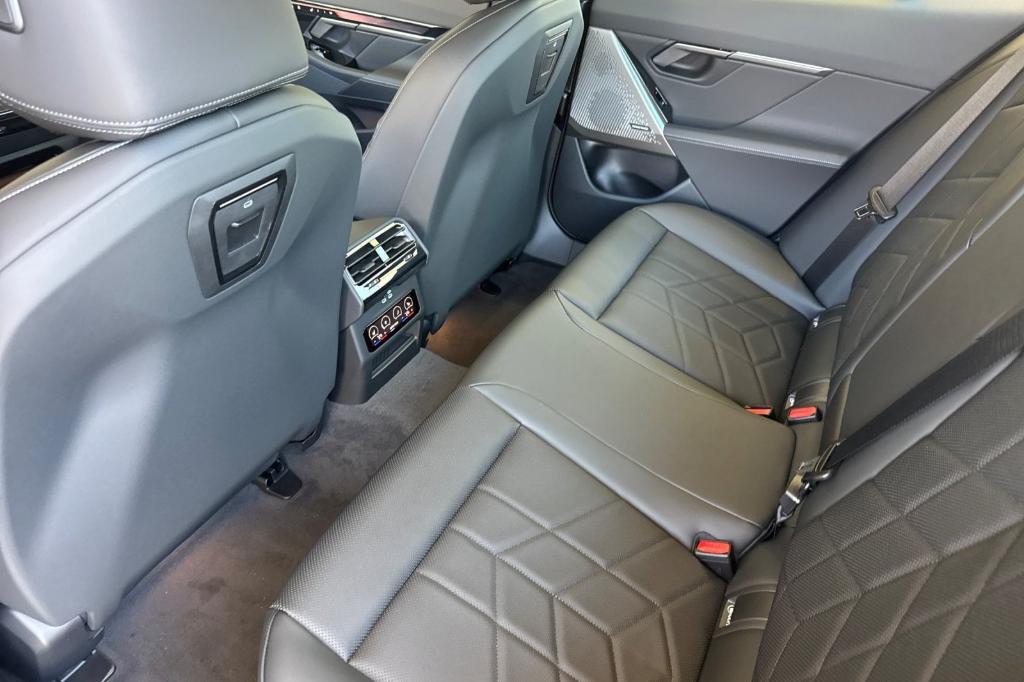2027 BMW 530 I 缩略图 24