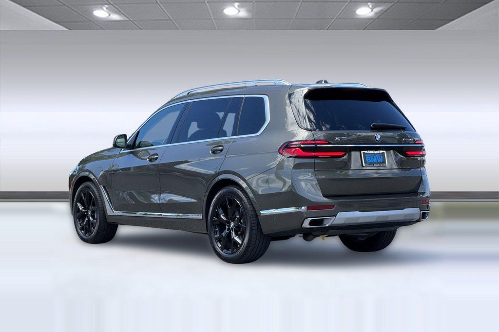 صورة 3 لـ 2025 BMW X7 XDRIVE40I
