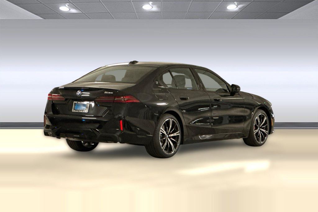 صورة مصغرة 9 لـ 2027 BMW 530 I