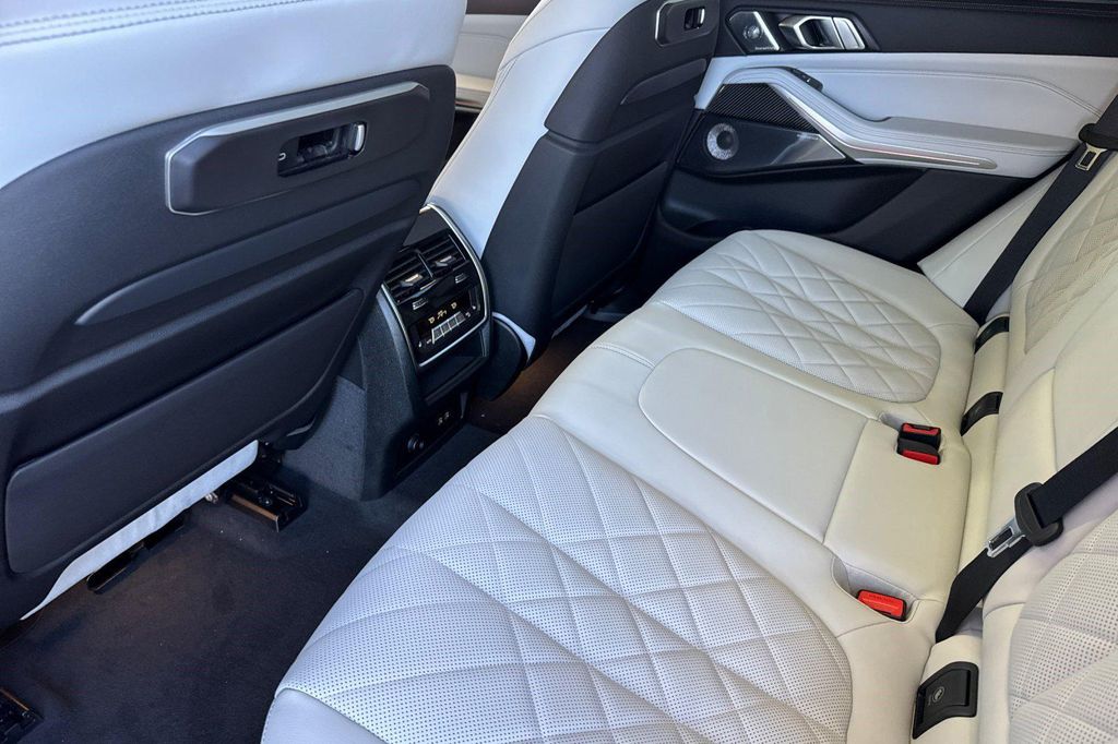 2026 BMW X5 M60I — миниатюра 22