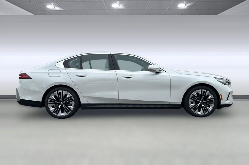 صورة مصغرة 7 لـ 2027 BMW 530 I
