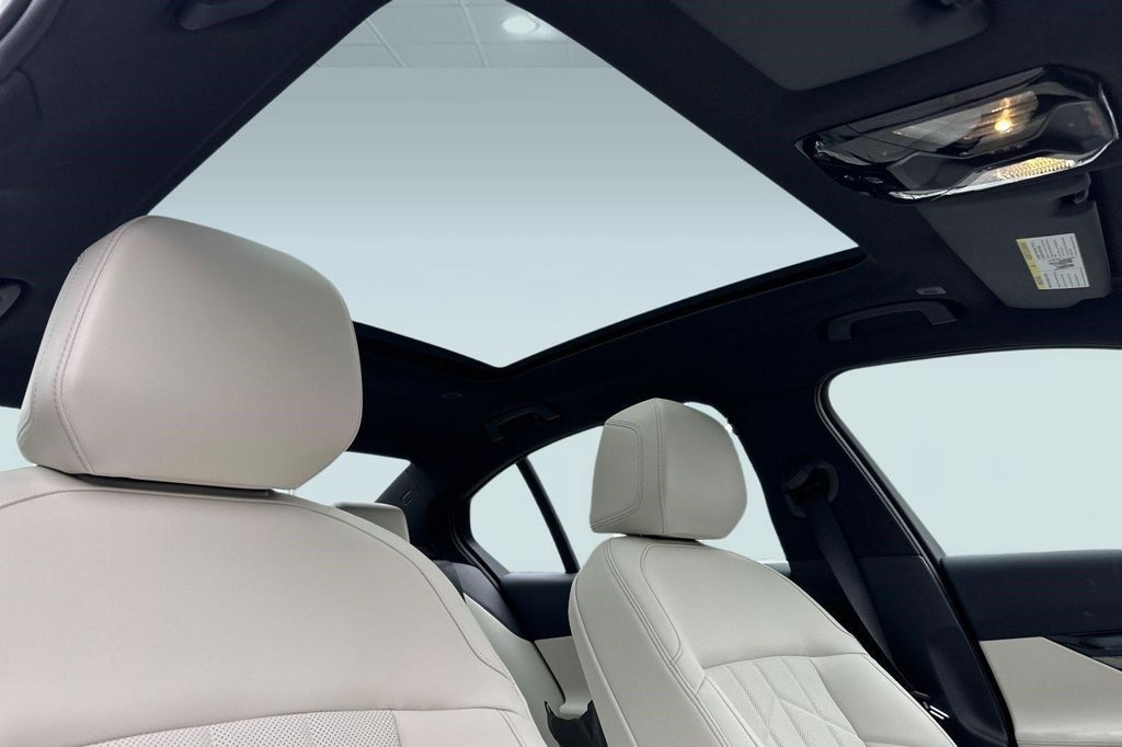 صورة مصغرة 22 لـ 2027 BMW 530 I