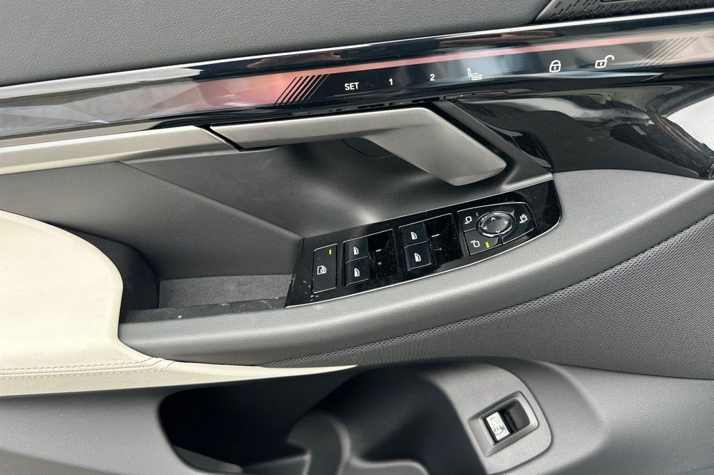 صورة مصغرة 13 لـ 2027 BMW 530 I