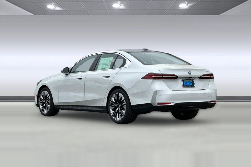 صورة مصغرة 3 لـ 2027 BMW 530 I