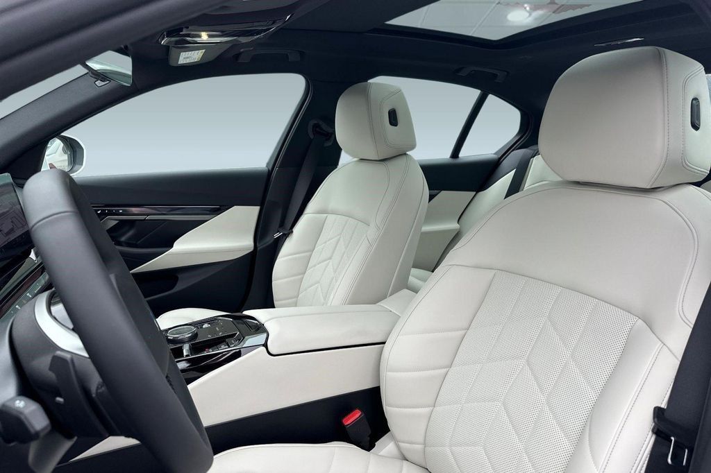 صورة مصغرة 24 لـ 2027 BMW 530 I