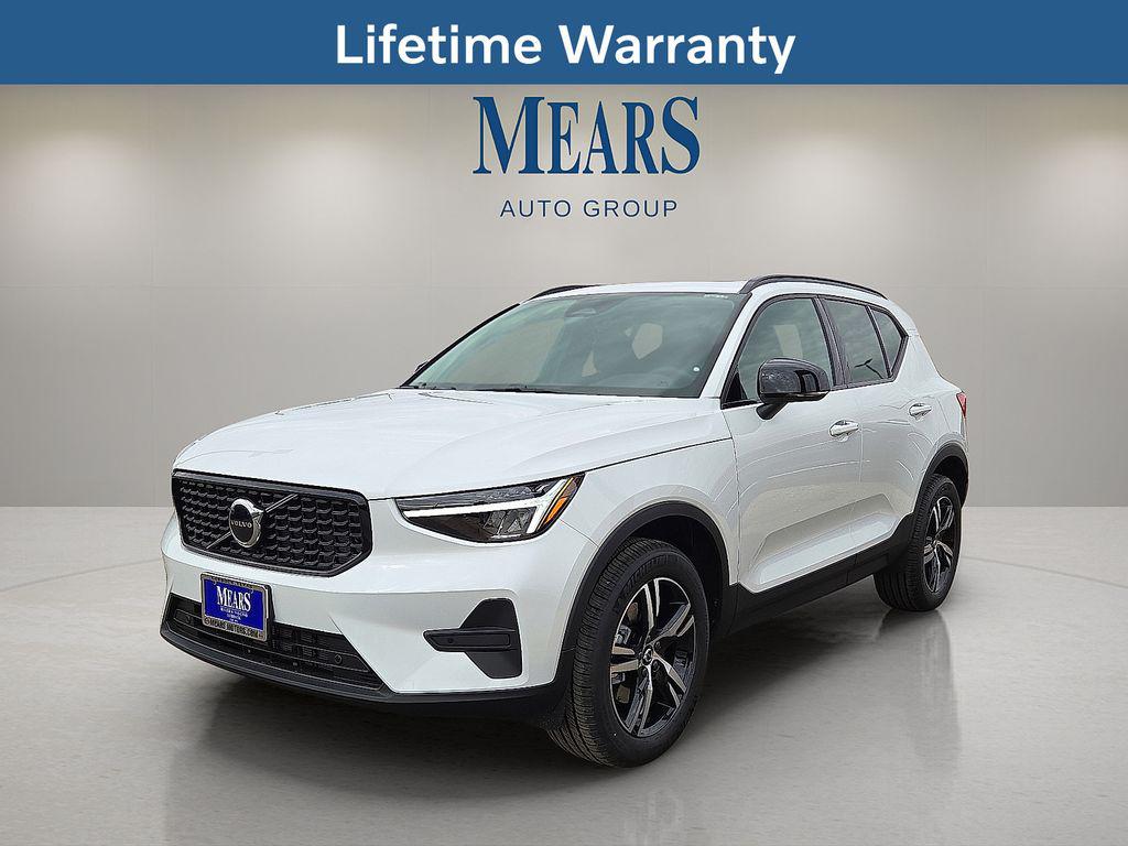 New 2026 Volvo XC40 Core, B5 AWD Gas (mild hybrid), Dark