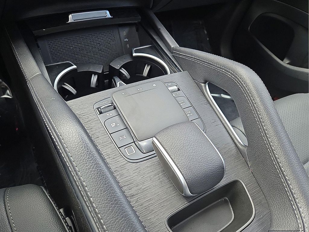 2026 Mercedes-BENZ GLE — миниатюра 32