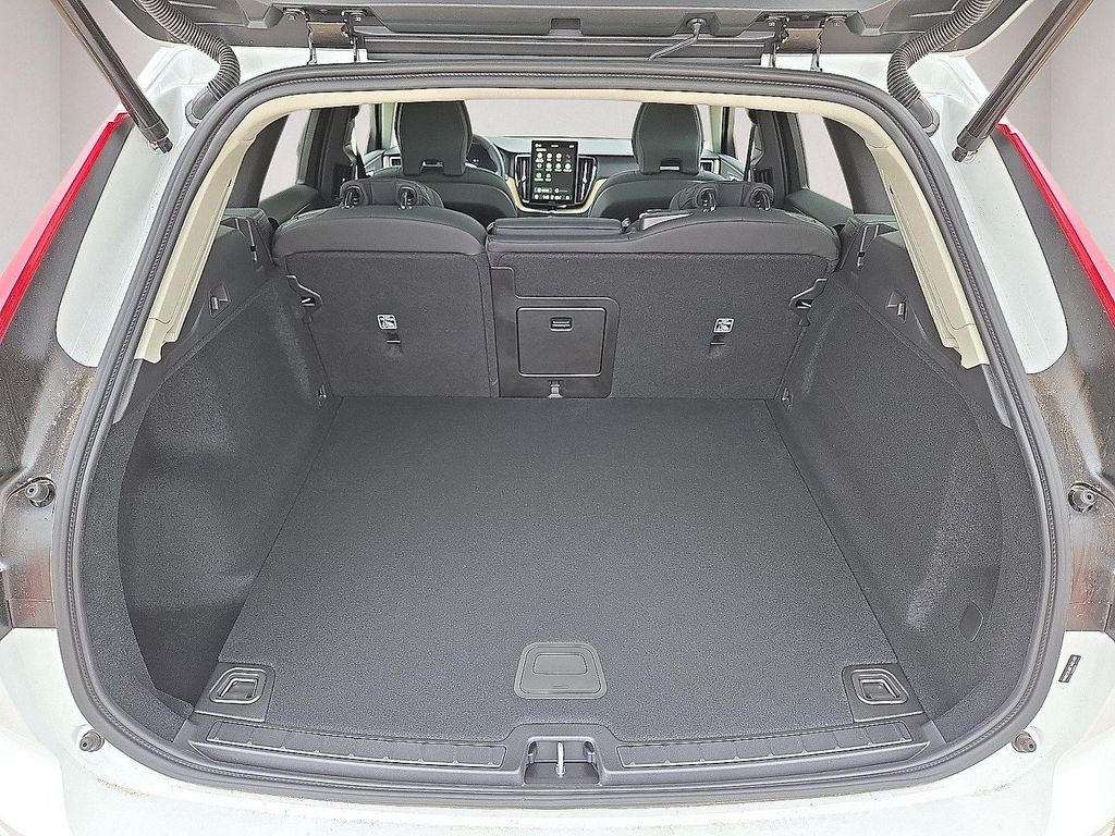 صورة مصغرة 14 لـ 2026 Volvo XC60 B5 CORE