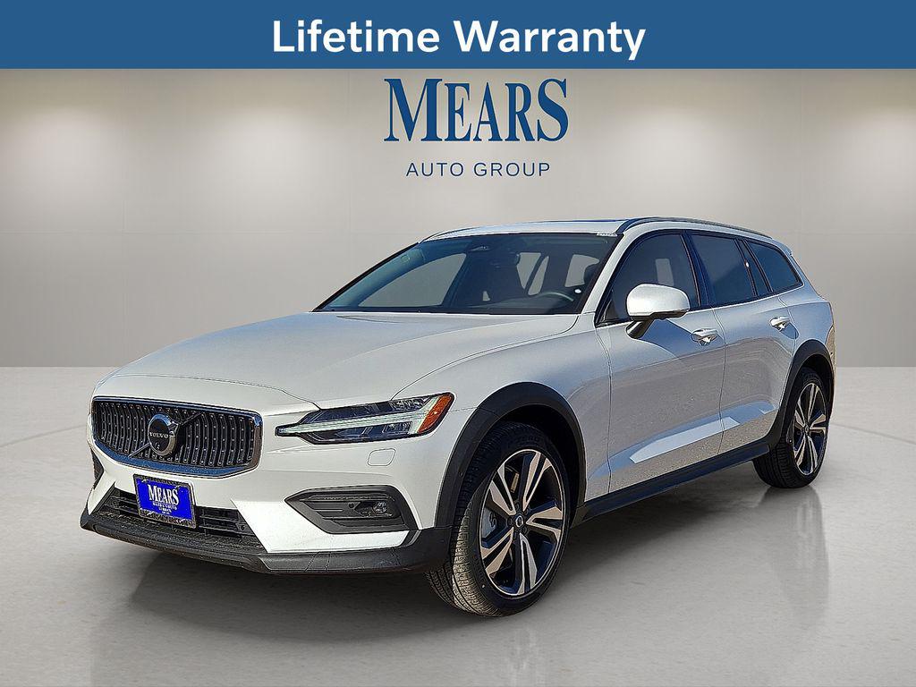 New 2026 Volvo V60 Cross Country Plus, B5 AWD Gas (mild hybrid)