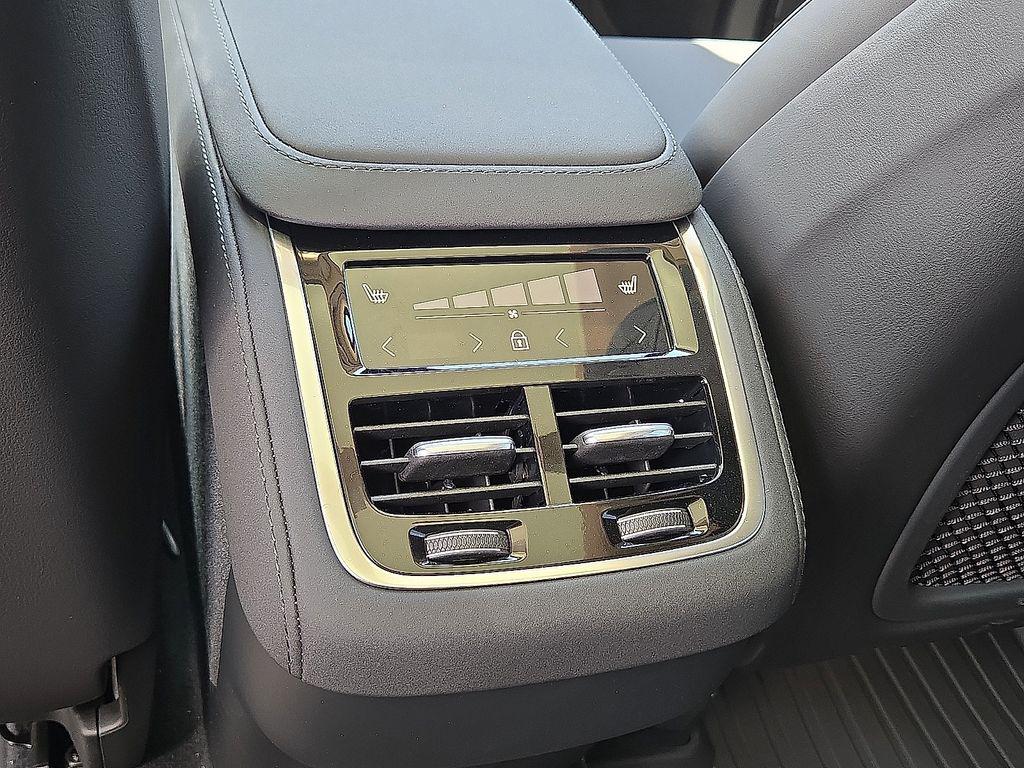 صورة مصغرة 12 لـ 2026 Volvo XC90 PLUS, B6 AWD GAS (MILD HYBRID), GASOLINE, BRI