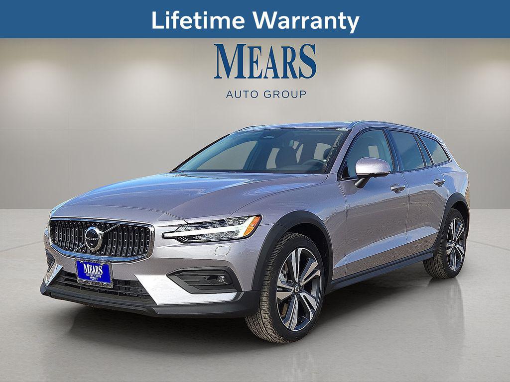New 2026 Volvo V60 Cross Country Plus, B5 AWD Gas (mild hybrid)