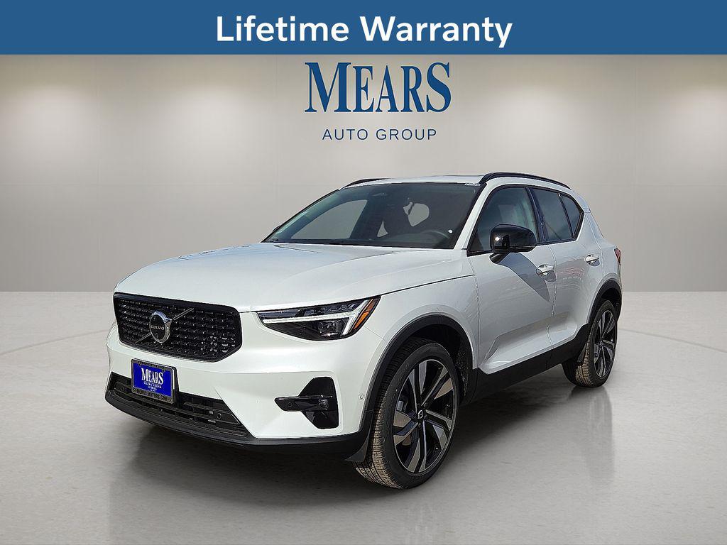 New 2026 Volvo XC40 Ultra, B5 AWD Gas (mild hybrid), Dark