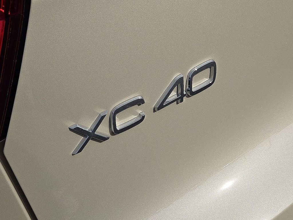 2026 Volvo XC40 PLUS, B4 FWD GAS (MILD HYBRID), DARK 缩略图 11