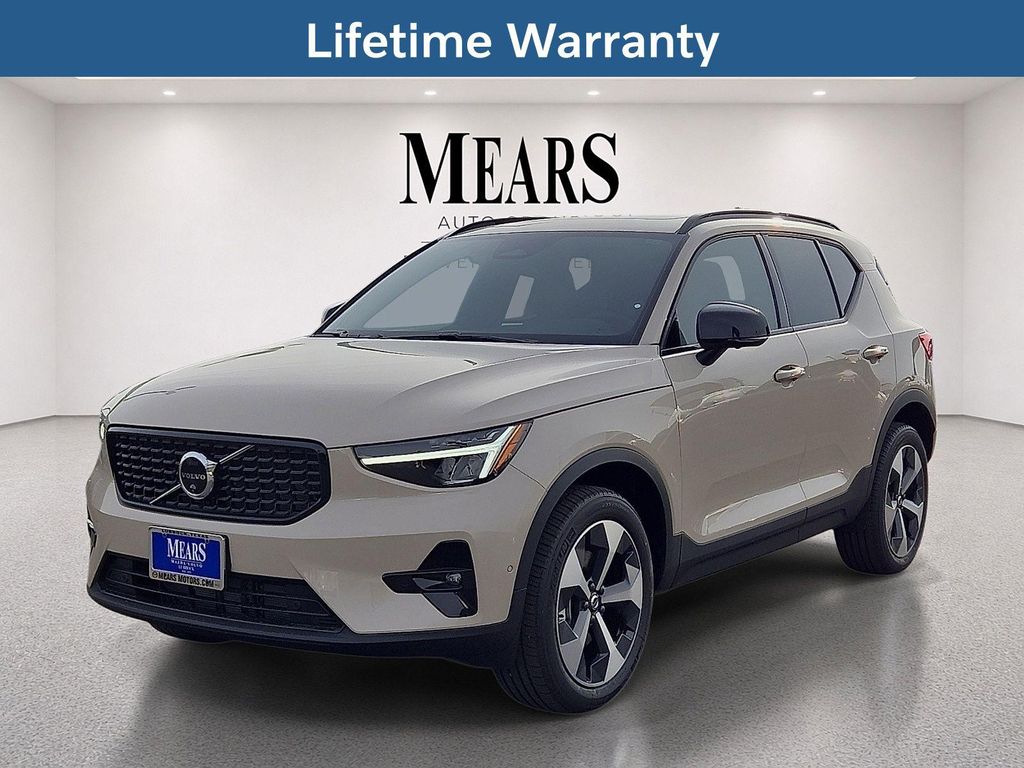 New 2026 Volvo XC40 Plus, B4 FWD Gas (mild hybrid), Dark