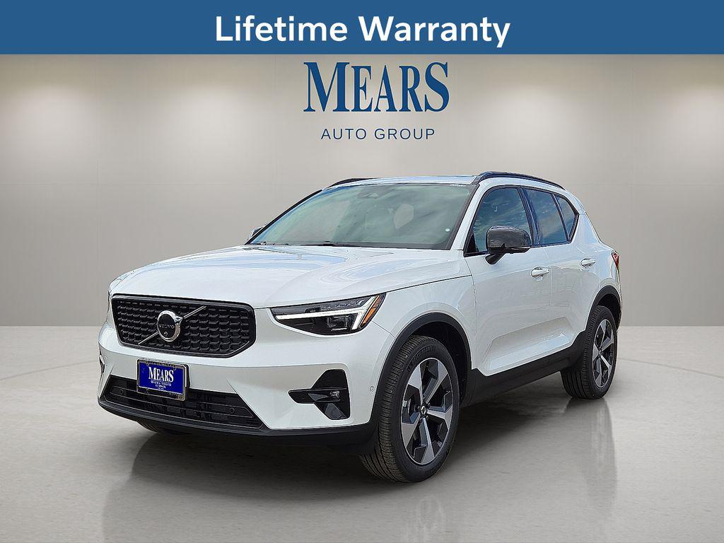 New 2026 Volvo XC40 Plus, B5 AWD Gas (mild hybrid), Dark