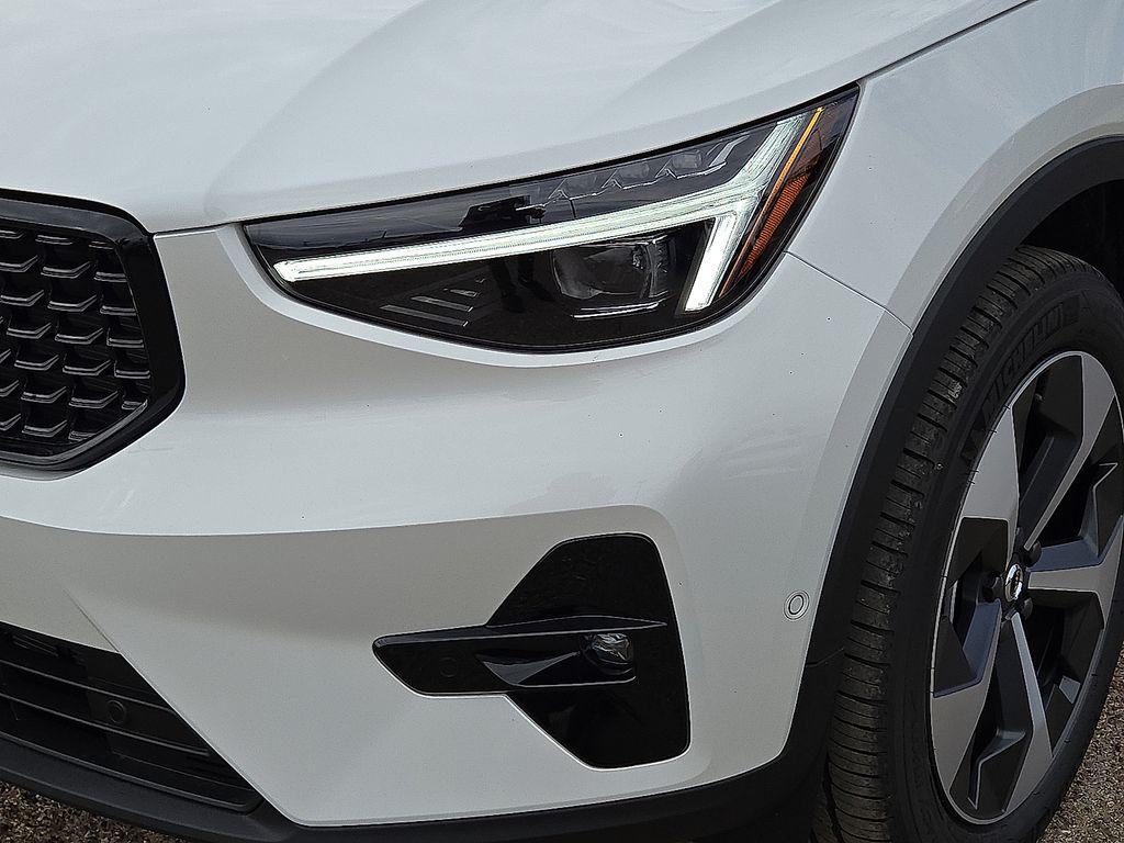 2026 Volvo XC40 PLUS, B5 AWD GAS (MILD HYBRID), DARK 照片 9