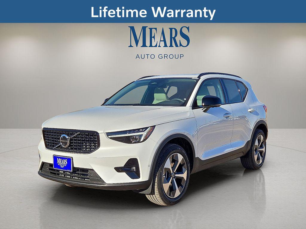 New 2026 Volvo XC40 Plus, B5 AWD Gas (mild hybrid), Dark