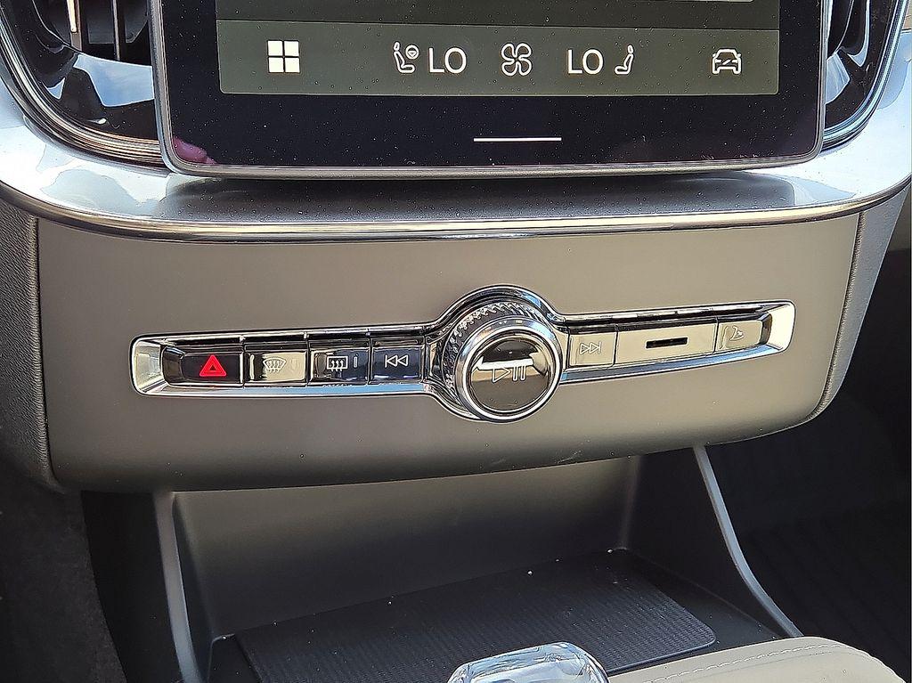 2026 Volvo XC90 PLUS, B6 AWD GAS (MILD HYBRID), GASOLINE, BRI — миниатюра 28