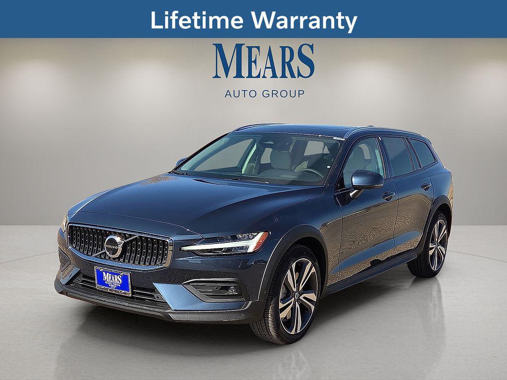 New 2026 Volvo V60 Cross Country Plus, B5 AWD Gas (mild hybrid)