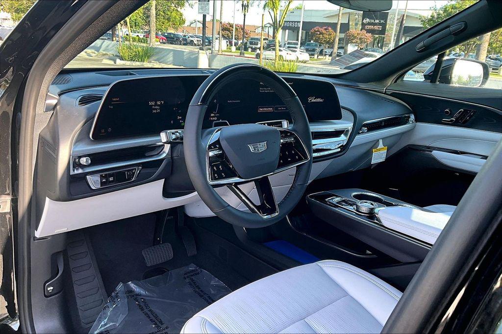 2026 Cadillac LYRIQ LUXURY photo 9