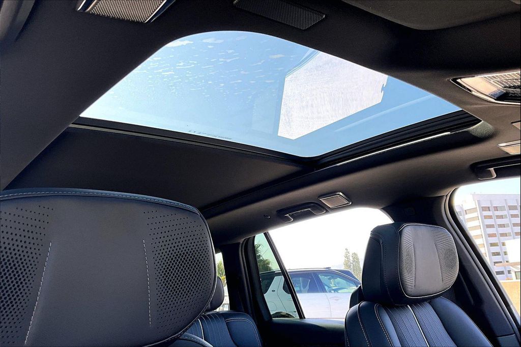 2027 Cadillac VISTIQ LUXURY — миниатюра 18