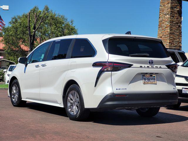 TOYOTA SIENNA - 8