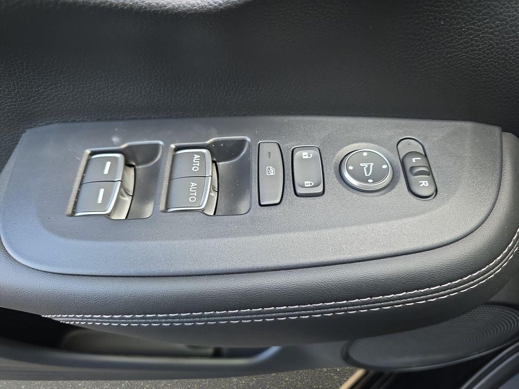صورة مصغرة 25 لـ 2027 Honda HR-V EX-L