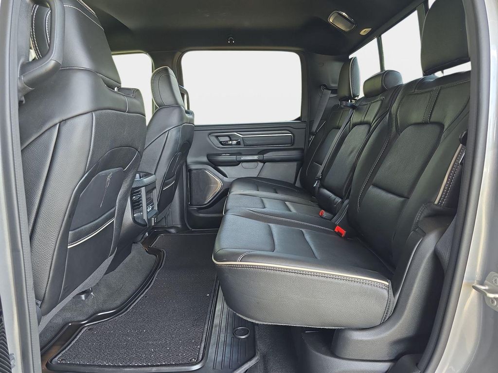 صورة مصغرة 17 لـ 2023 RAM 1500 LIMITED