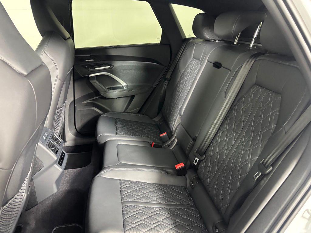 صورة مصغرة 10 لـ 2026 AUDI SQ5 3.0T PRESTIGE