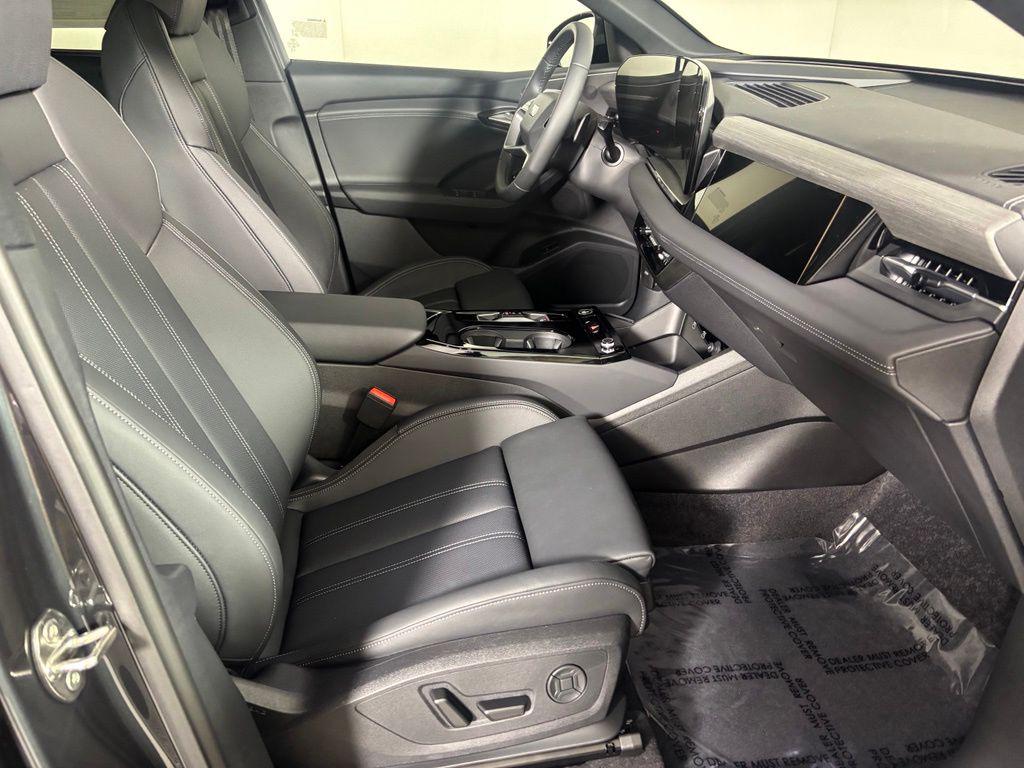صورة 12 لـ 2027 AUDI Q6 E-TRON PRESTIGE