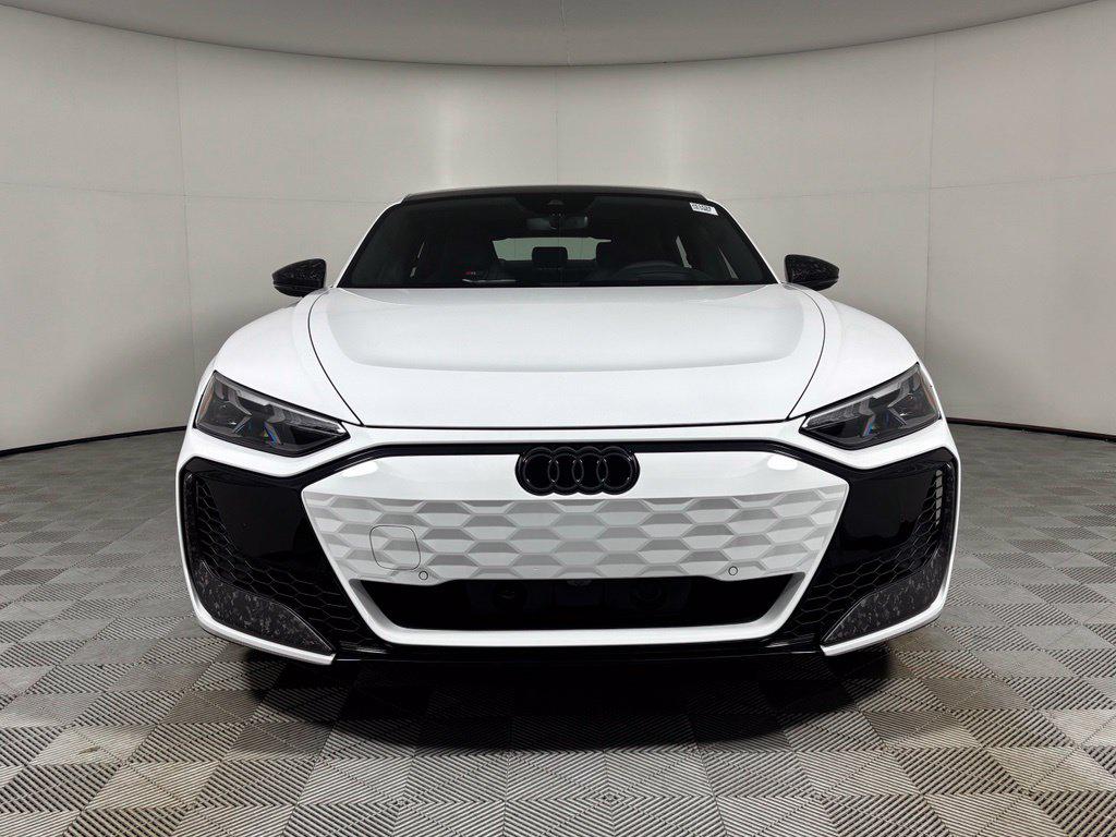 صورة 2 لـ 2026 AUDI RS E-TRON GT BASE