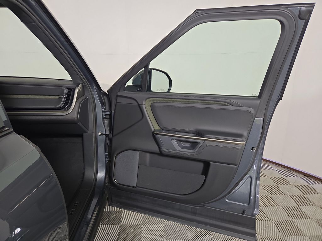 صورة 18 لـ 2025 Rivian R1S ADVENTURE TRIM