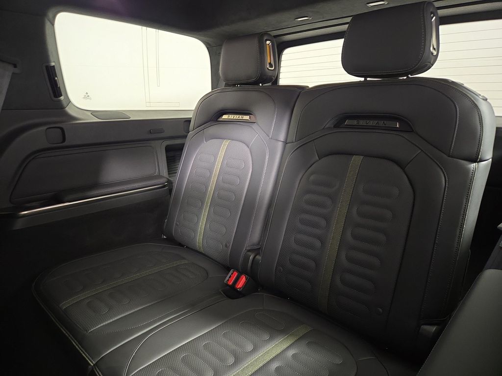 صورة 22 لـ 2025 Rivian R1S ADVENTURE TRIM