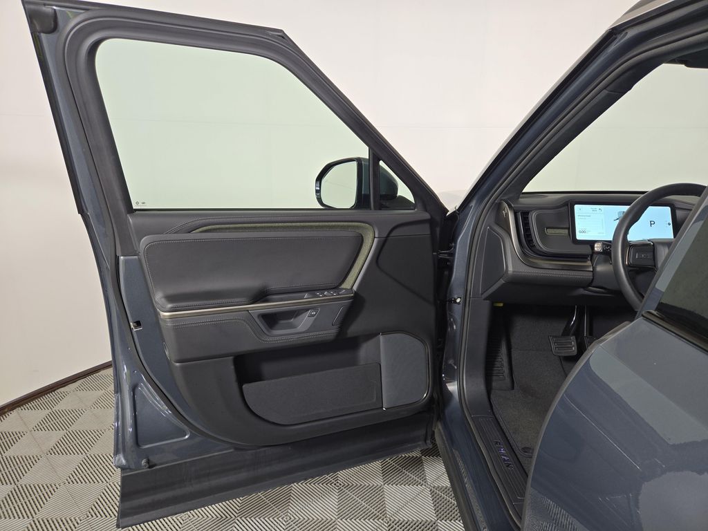 صورة 16 لـ 2025 Rivian R1S ADVENTURE TRIM