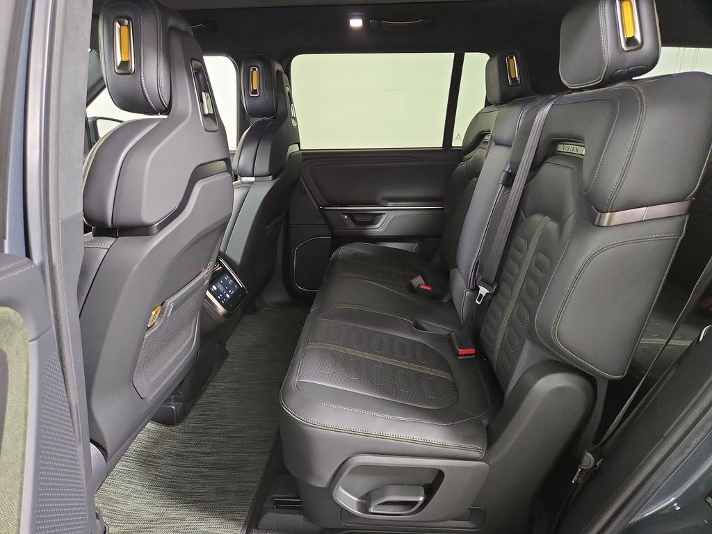صورة 21 لـ 2025 Rivian R1S ADVENTURE TRIM