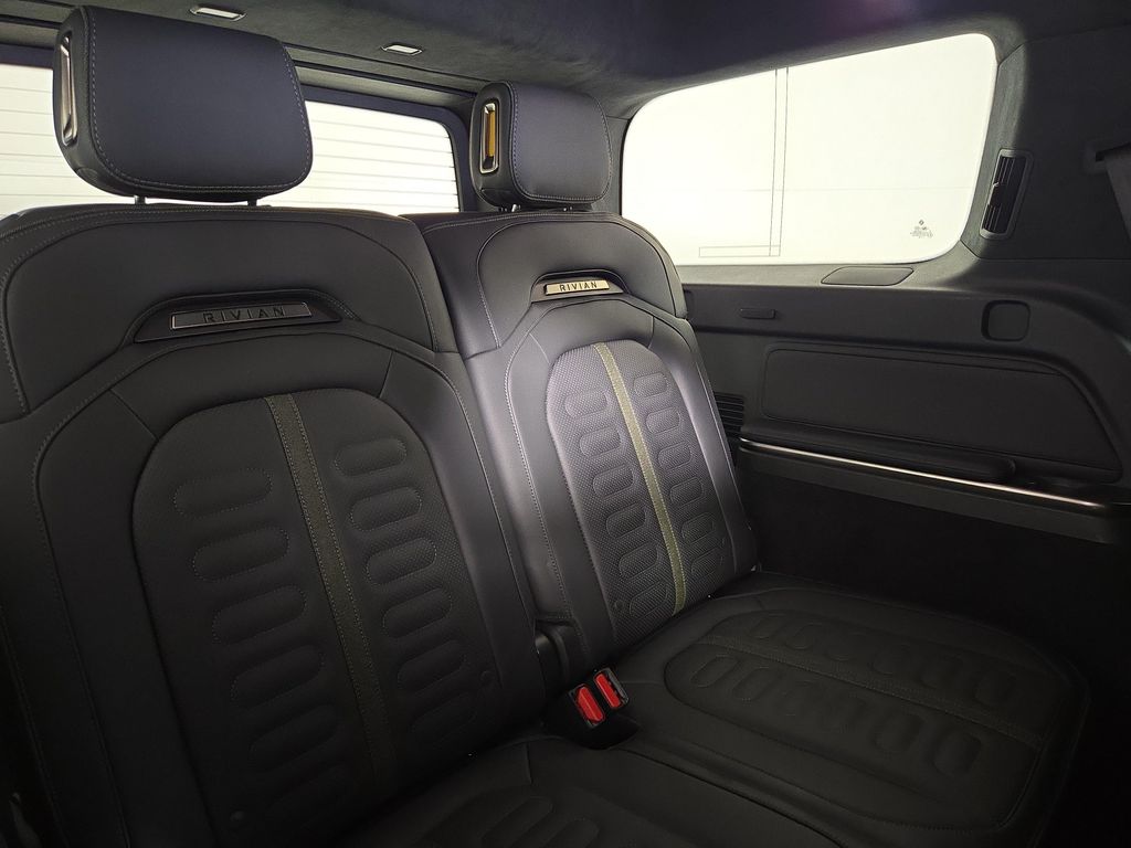 صورة 25 لـ 2025 Rivian R1S ADVENTURE TRIM