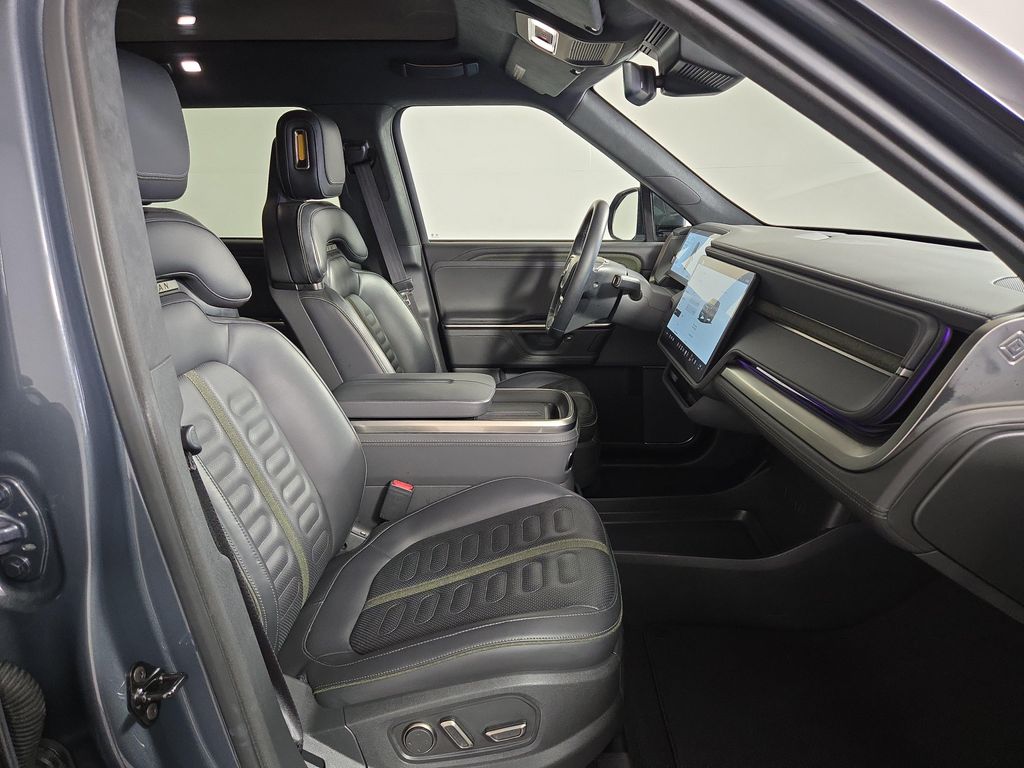 صورة 24 لـ 2025 Rivian R1S ADVENTURE TRIM