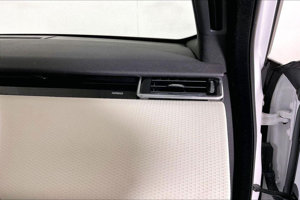 صورة 15 لـ 2023 LAND Rover RANGE ROVER VELAR R-DYNAMIC S