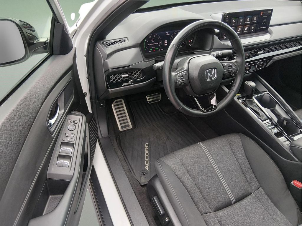 صورة 15 لـ 2025 Honda ACCORD HYBRID SPORT